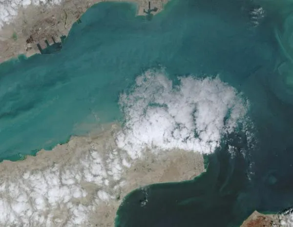 Irán bloquea de nuevo el tránsito por Ormuz; un soldado francés muere en el sur del Líbano