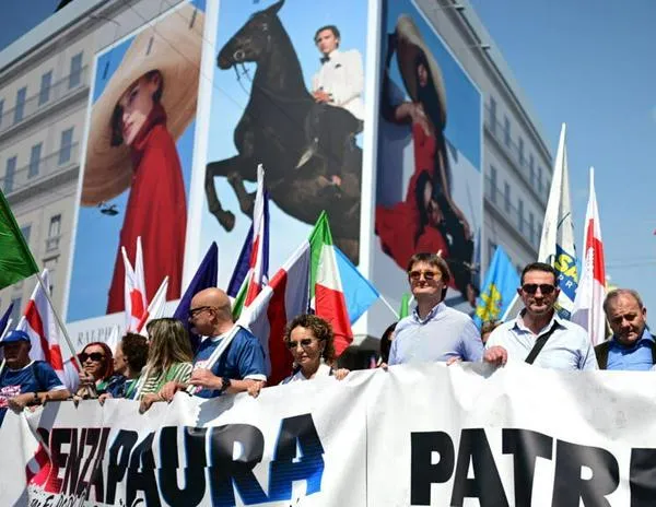 Líderes de la extrema derecha europea se reúnen en Milán en una manifestación contra la inmigración