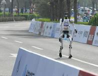 'Nueva era': robot humanoide supera a humanos en media maratón de Beijing y bate récord mundial