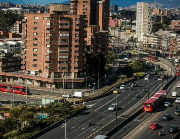 ¿Cómo opera el pico y placa en Bogotá para taxis y vehículos particulares este lunes 20 de abril? Infórmate aquí 