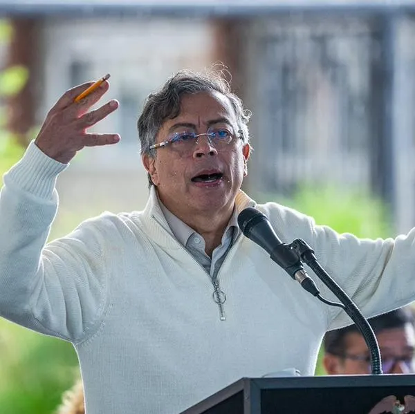 Gustavo Petro señaló problema de pasaportes con supuesto fraude electoral 