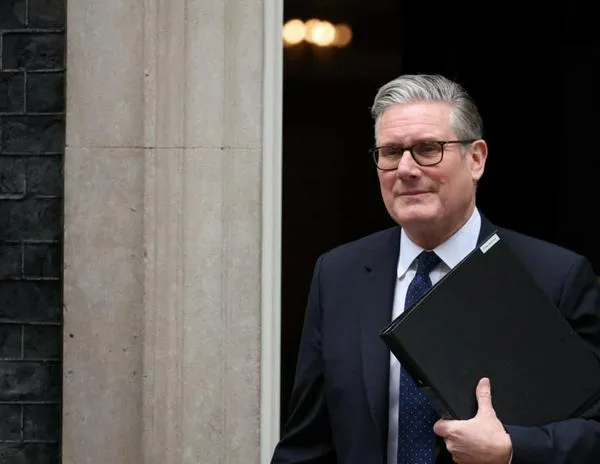 Starmer contra las cuerdas: el premier afirma que no fue informado de antecedentes de Mandelson, vinculado con Epstein