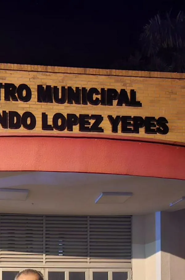 El teatro de La Virginia ya lleva el nombre de Hernando López Yepes