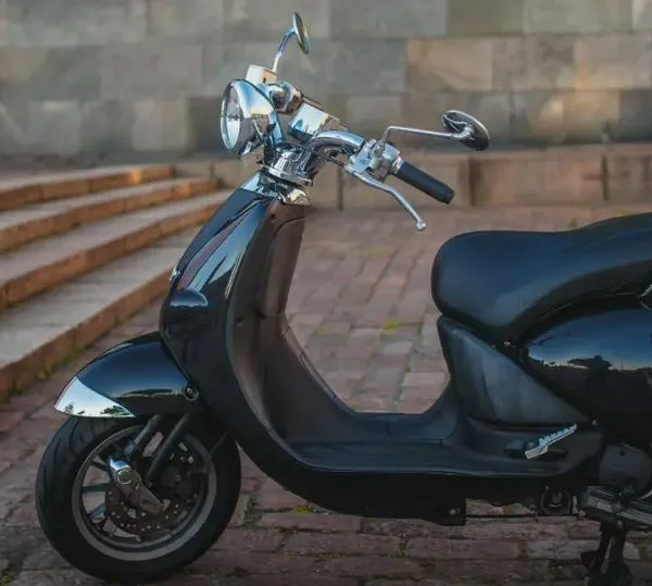 Pilas, usuarios de ciclomotores en Bogotá: el común error en ciclorrutas que le puede salir caro