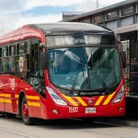 Pánico en Transmilenio por robo dentro de bus, delincuentes sacaron cuchillos