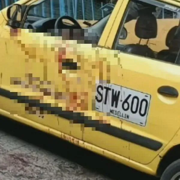 No quiso pagarle la carrera de taxi, apuñaló al conductor y a una testigo