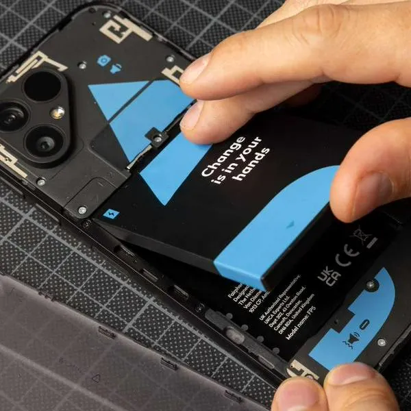 Por qué vuelven baterías removibles en celulares: cambios en diseño y regulación