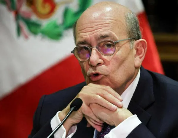 Nueva crisis en Perú: renuncian dos ministros que defendían la compra millonaria de aviones F-16 a EE. UU.