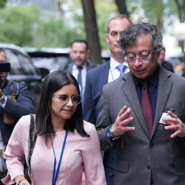 Críticas a Gustavo Petro por no pronunciarse sobre las graves denuncias de Angie Rodríguez. Néstor Morales cuestionó el silencio. 