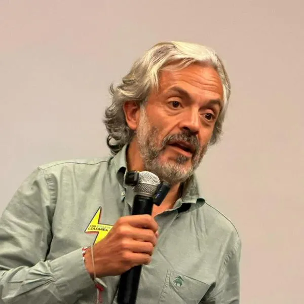 Paloma Valencia denunció intimidación contra Juan Daniel Oviedo en Soledad mientras grababa un video sobre extorsión. Críticas a Air-e y dardos a Iván Cepe