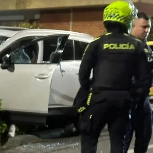 Asesinaron dentro de un carro a un comerciante de ropa en Medellín