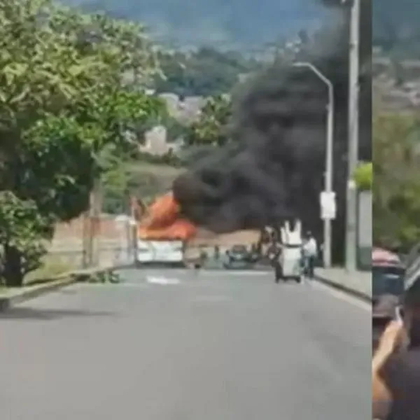 Atentado en Cali: aparecen videos de cómo quedó el bus escolar por explosión