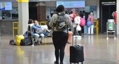 Cambio que están haciendo los colombianos al viajar y que les permite ahorrar