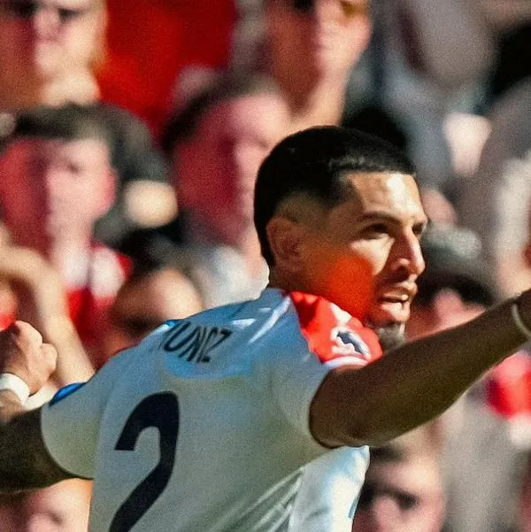 A Daniel Muñoz lo abuchearon en Inglaterra por hacerle gol al Liverpool con el arquero lesionado 