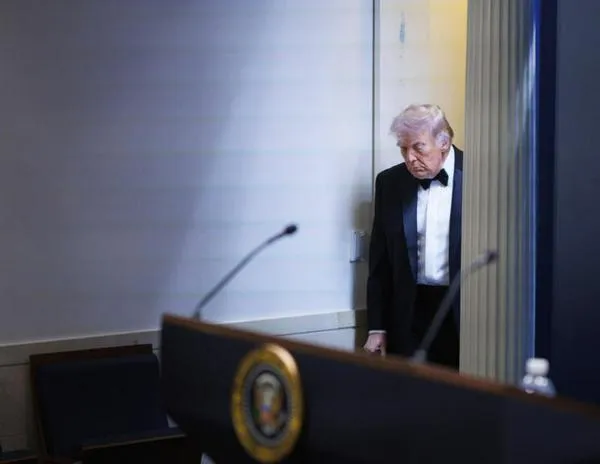 El sospechoso tenía como objetivo a funcionarios de la administración Trump, según el fiscal general