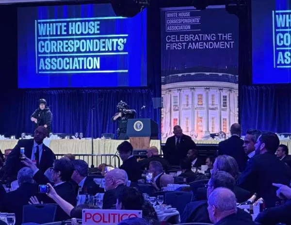 Lo que sabemos del tiroteo que interrumpió la cena de corresponsales con Trump