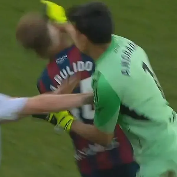 Video golpe Esteban Andrada: arquero se disculpó por golpear a jugador rival