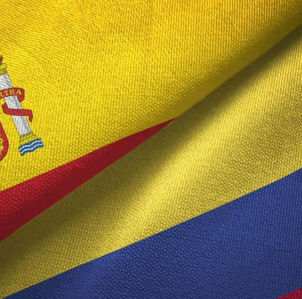 Regularización de extranjeros en España 2026: colombianos denuncian caos y falta de turnos para el informe de vulnerabilidad en Madrid y Barcelona.