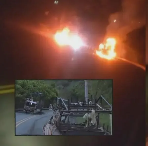 Así quedaron vehículos quemados por criminales en la vía al mar, en Dagua, Valle del Cauca