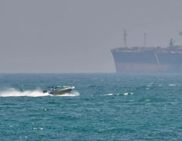 Facilitar el transporte terrestre y aprovechar nuevas rutas: el mundo busca adaptarse al bloqueo de Ormuz