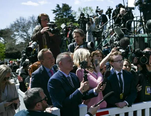 La libertad de prensa mundial cae a su nivel más bajo en 25 años, advierte Reporteros Sin Fronteras