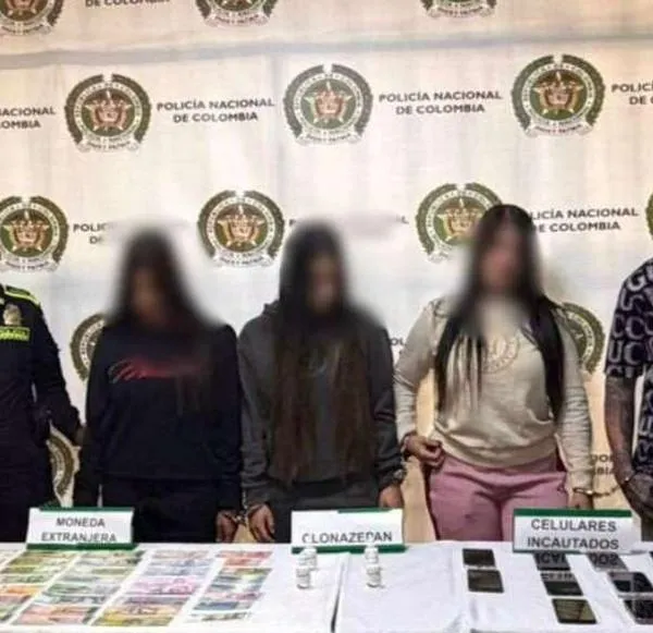 Cae en Medellín la banda de robos con apps de citas, llamada 'las Tinderianas'