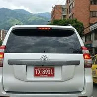 Por qué hay vehículos con placas rojas en Colombia, según Mintransporte