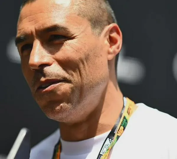 Iván Ramiro Córdoba, en 'modo carrera'; su equipo ascendió a la Serie A de Italia