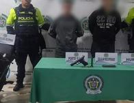Capturados en Kennedy dos hombres por hurto de motocicleta en Suba: iban armados 