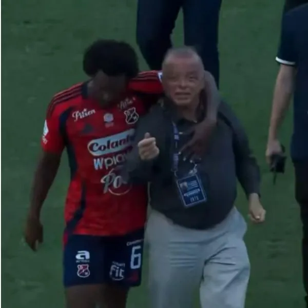 Raúl Giraldo, dueño del Medellín, provocó a hinchada tras eliminación del FPC