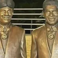 Retiran escultura de Rafael Orozco e Ismael Romero en Valledupar para ser reformadas