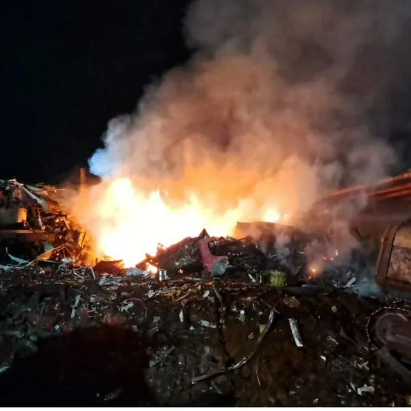 Incendio hoy en Tunjuelito (Bogotá) en bodega de reciclaje por cortocircuito 