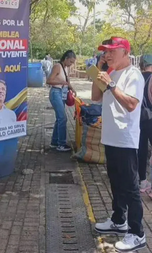 El “acuerdo nacional” de Cepeda le daría facultades al presidente al estilo Hugo Chávez