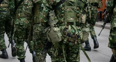 Retiro masivo de oficiales del Ejército Nacional 2026. Denuncias por papel de la DNI en salida de coroneles y crisis de seguridad en el gobierno Petro.