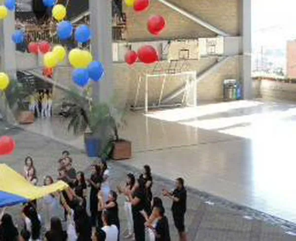 Un colegio de Envigado y uno de Cundinamarca son finalistas en concurso que premia a los mejores del mundo