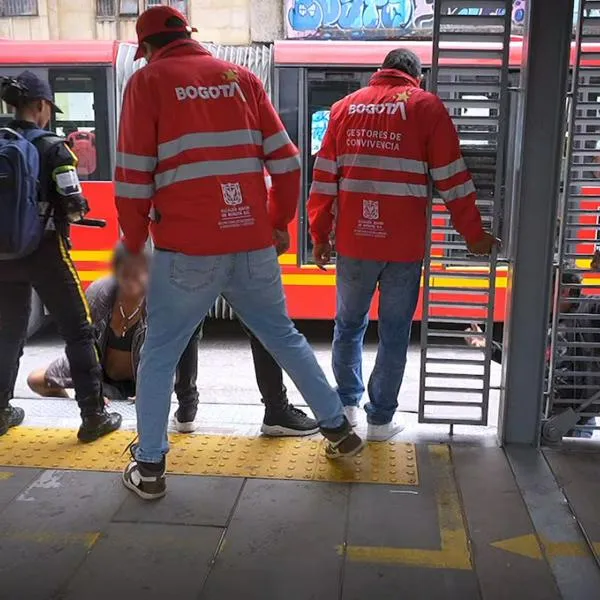 Grave denuncia contra TransMilenio: advierten sobre un plan sistemático de encapuchados para vandalizar estaciones y atacar guardias. Detalles del "plan de