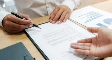 Nuevo decreto laboral busca formalizar contratos de este grupo de trabajadores: pagarán horas extras y recargos