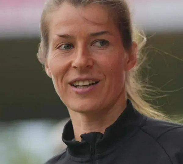 Marie-Louise Eta hizo historia: primera entrenadora mujer en ganar en una gran Liga masculina