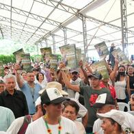 Entrega de títulos y de tierra en Risaralda