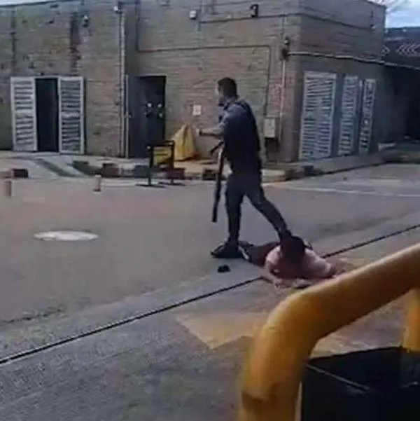 Alerta en Soacha por tiroteo en intento de robo a gasolinera: video deja tensión