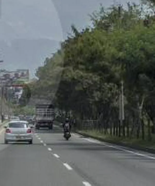 ¡Pilas! Por esta vía antes se podía andar a 80 km/h y ahora solo se permite circular a 50 km/h: tiene cámara de fotomultas