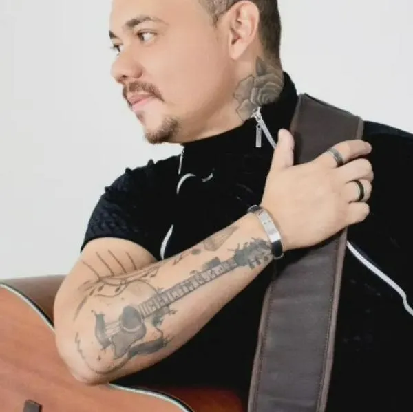Adriano Muniz, cantante brasileño hallado sin vida en su apartamento