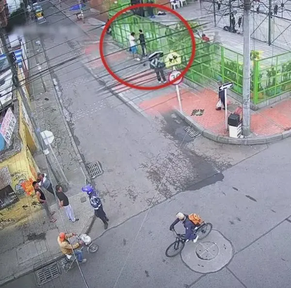 Hombre es capturado tras ingresar a la fuerza a colegio en Engativá y agredir a su hijo