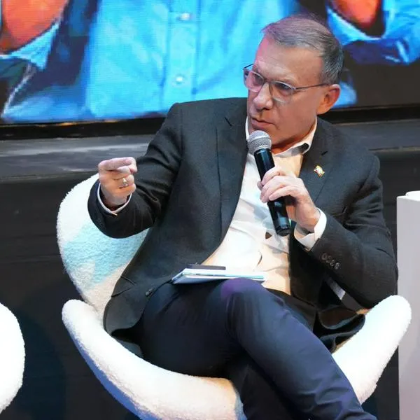 Roy Barreras durante el conversatorio de Pulzo, en el que se despachó contra Abelardo de la Espriella
