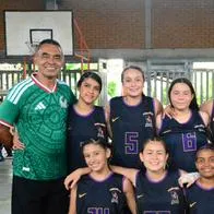 Baloncesto en acción de los Juegos Intercolegiados