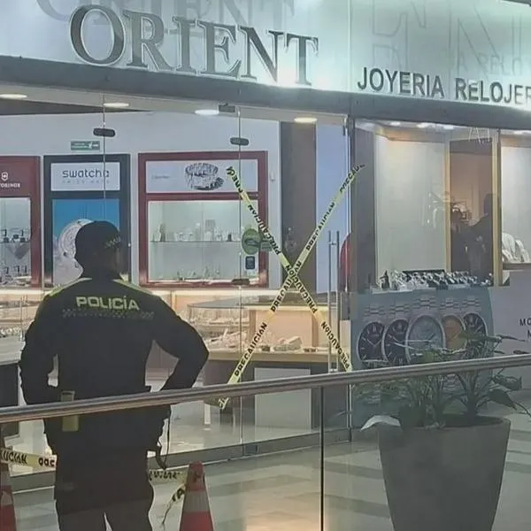 Robaron, en 20 segundos, una joyería en centro comercial de Pereira