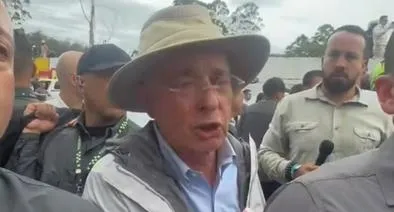 Álvaro Uribe destapa llamada de Cepeda en vandalismo a su casa