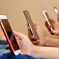 Por qué el 90 % de las personas prefieren la mano derecha, según la ciencia 2026