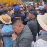 Protestas al frente de la finca de Álvaro Uribe Vélez en Llanogrande, Rionegro