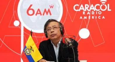 Gustavo Petro habló con periodistas, pero mirando siempre la primera vuelta